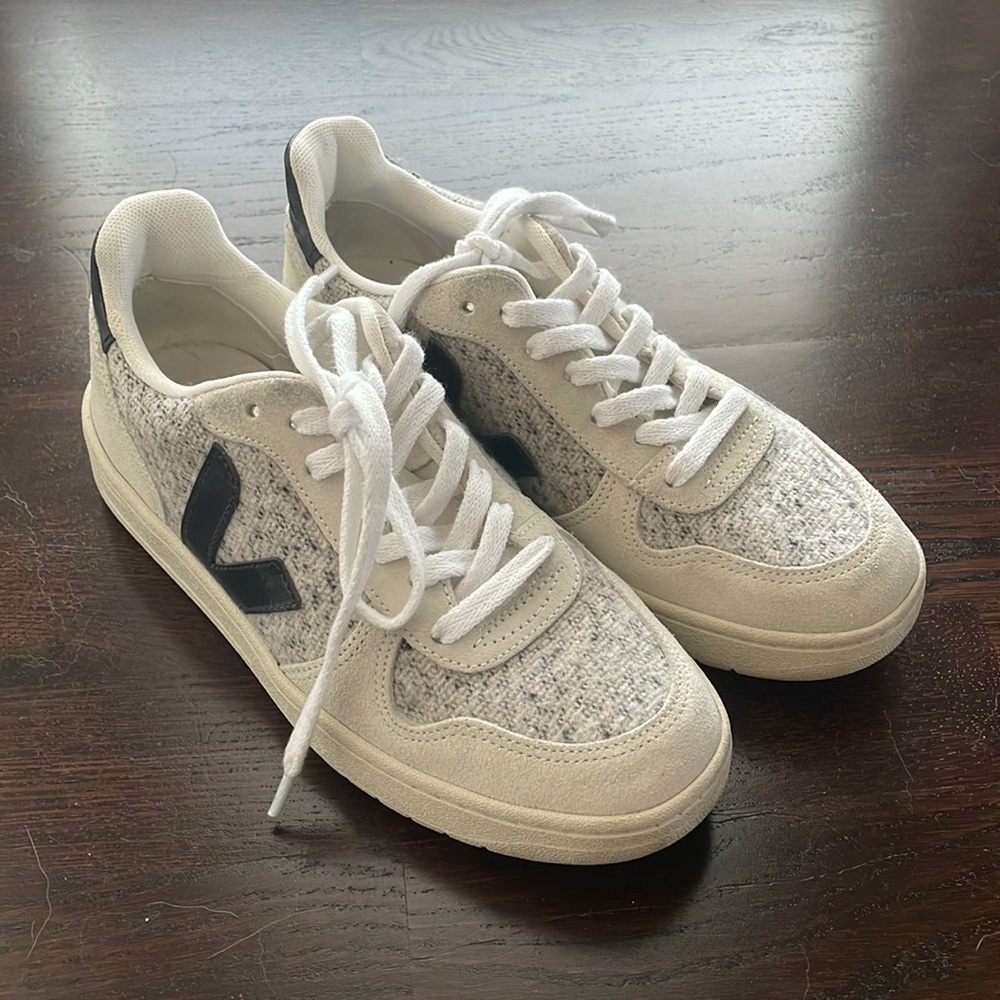 Veja V-10 Flannel sneaker in snow & black